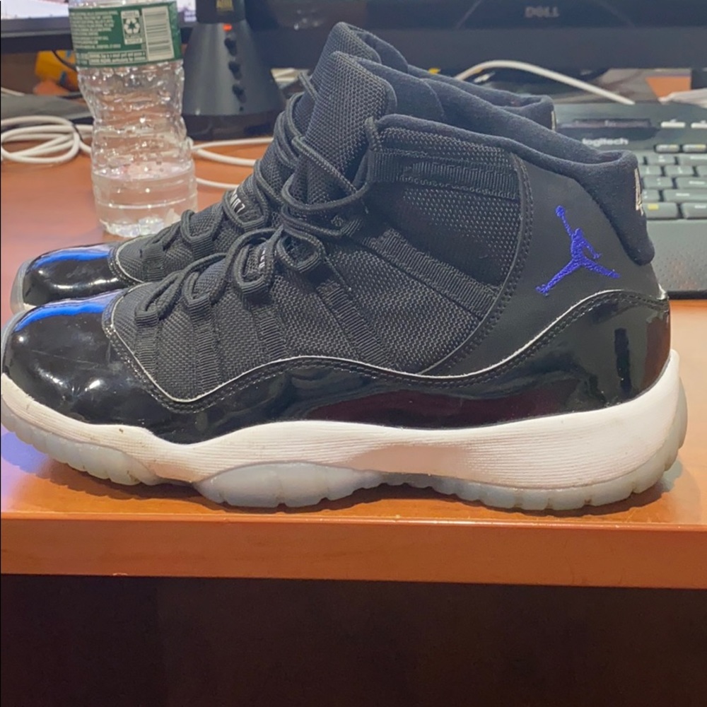 Jordan 11s space jam